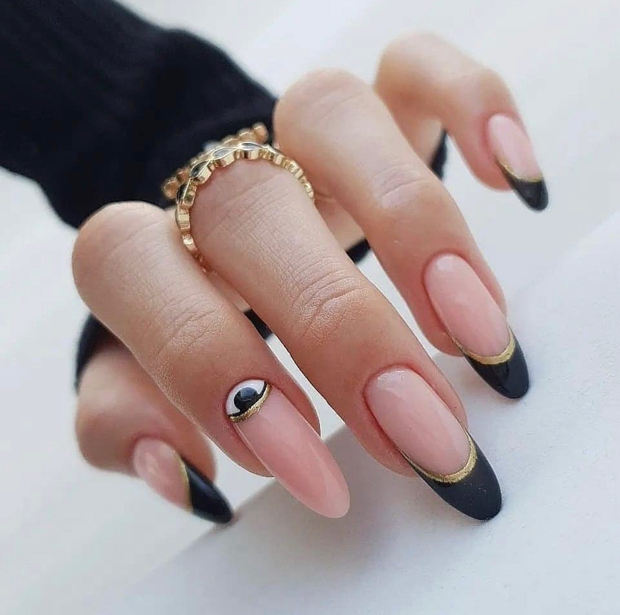 Try 30 Black French Tip Almond Nail Designs of 2024