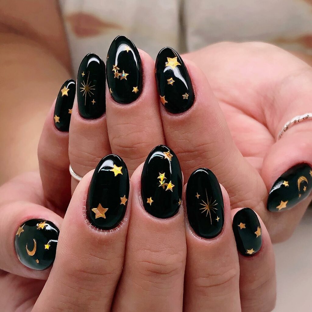 Gold Stars black nails