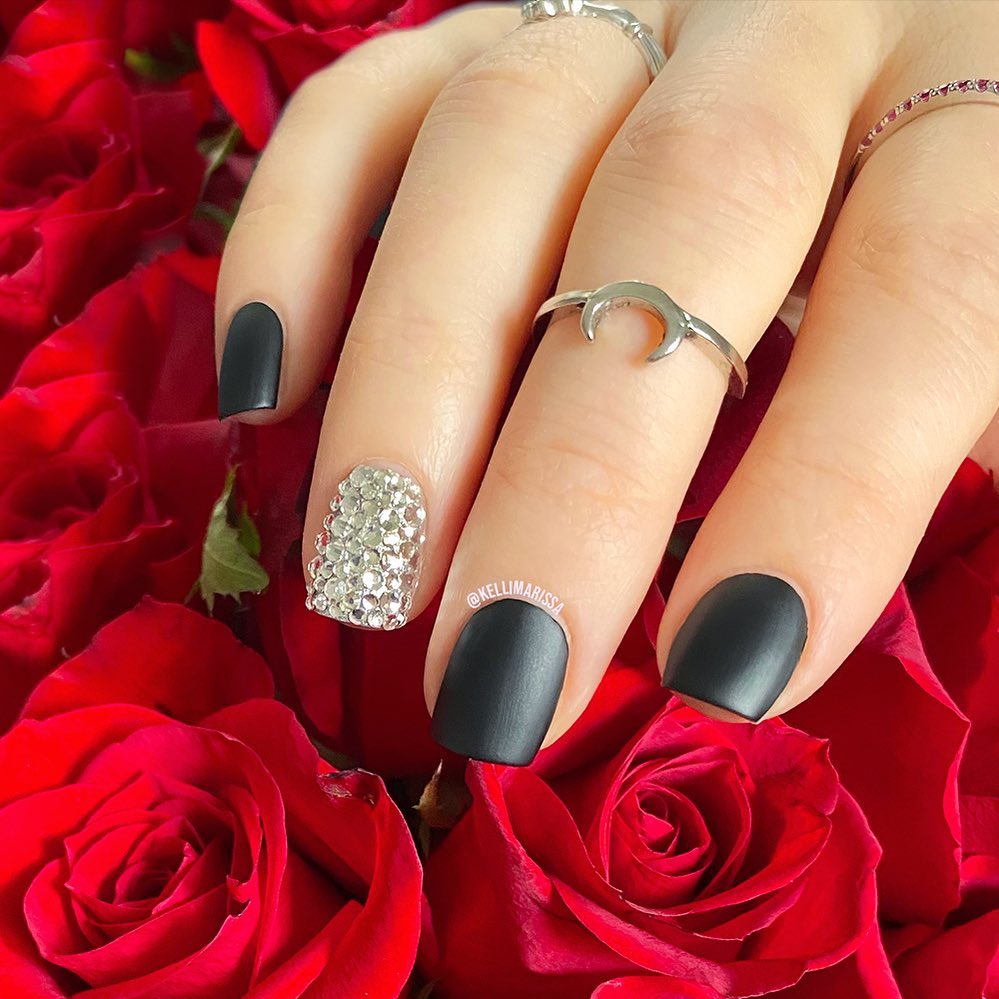 Lace Accent Black nails