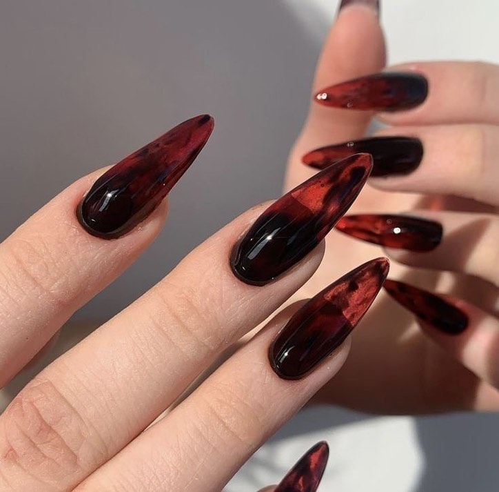 Captivating Cat-Eye Nail Designs to Try in 2024 😻