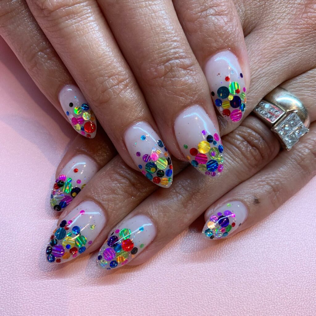 Tip Confetti nails