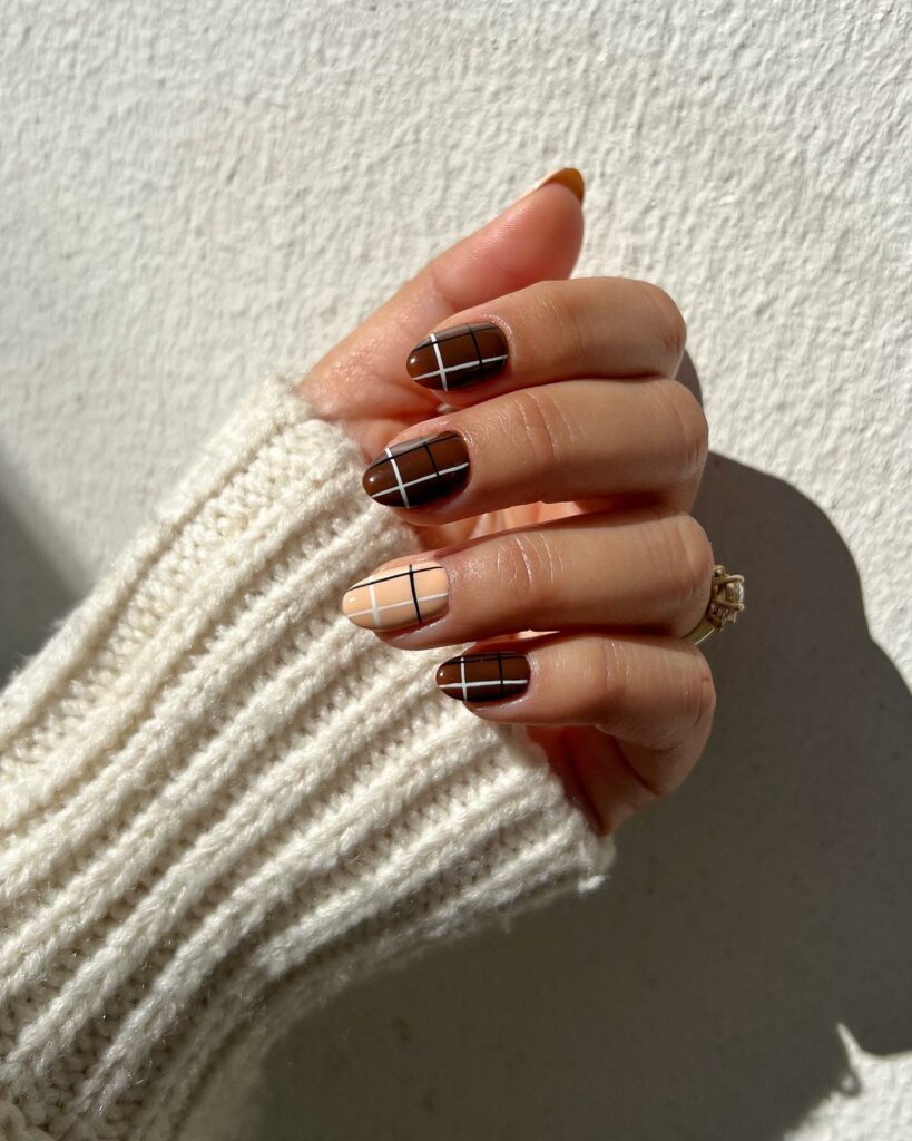 25 Latest Louis Vuitton Nails To Try In 2024 - alexie