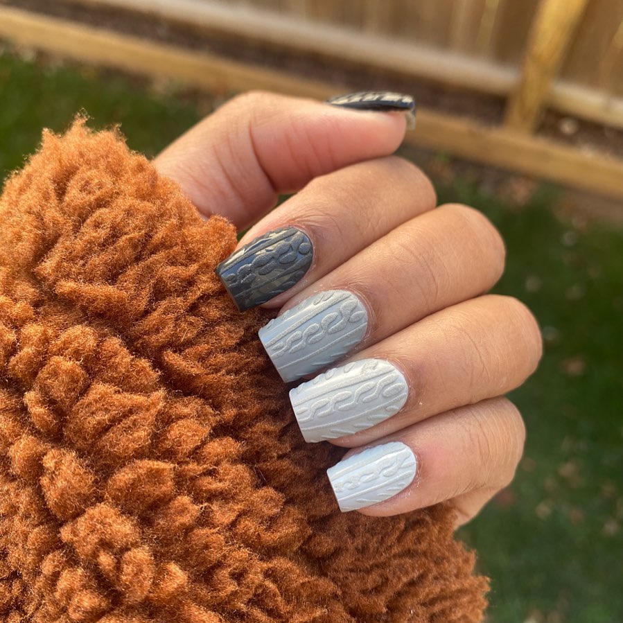 Winter Sweater Nails