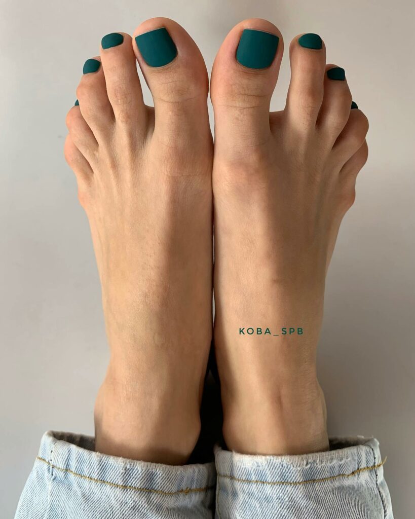 Matte Dark Green Pedicure