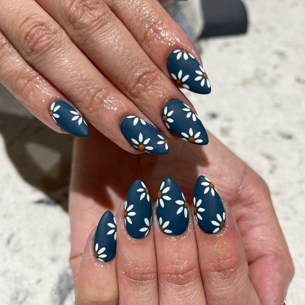 Navy Nails With Daisy Details