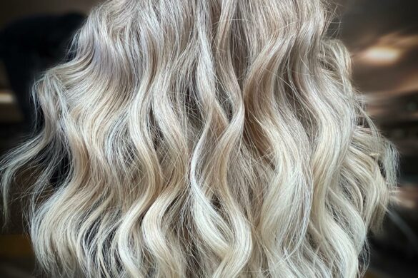 30 Medium Length Hairstyles Blonde Ideas to Try in 2024