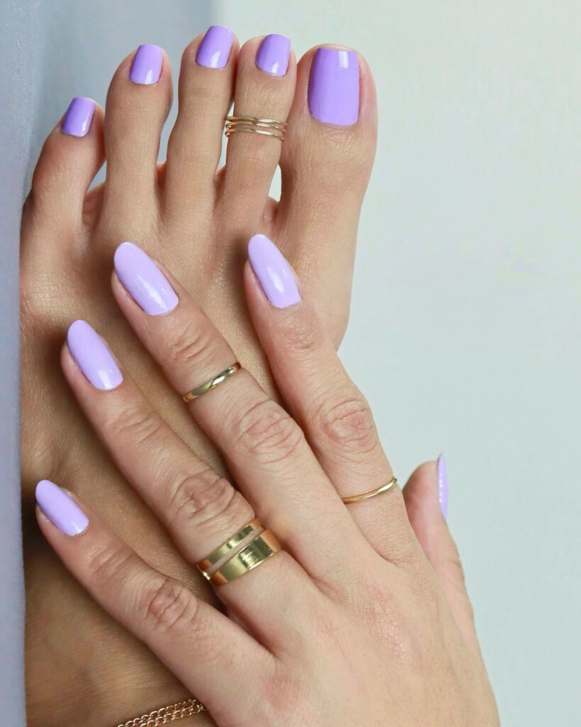 Delicate Light Purple Nails