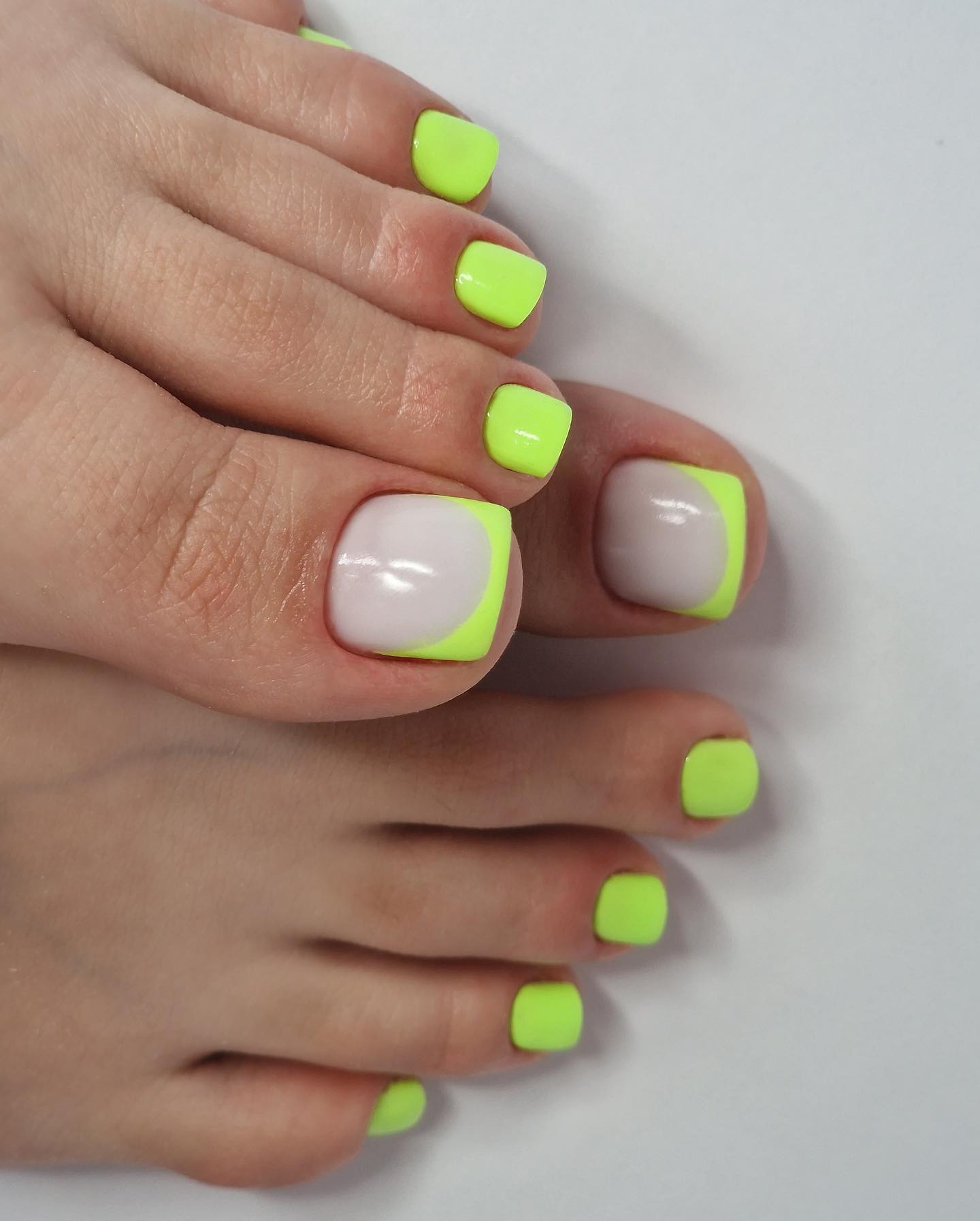 35 Neon Pedicure Ideas to Make a Bold Statement in 2024