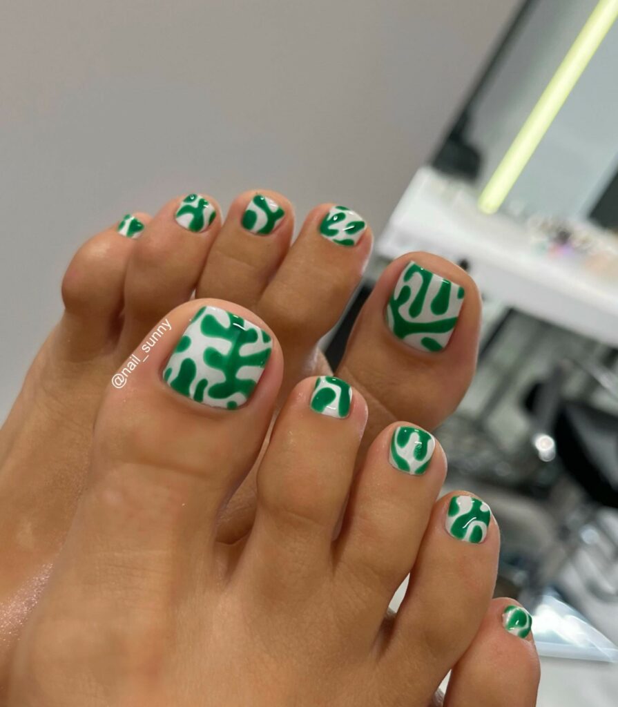 Abstract Dark Green Pedicure