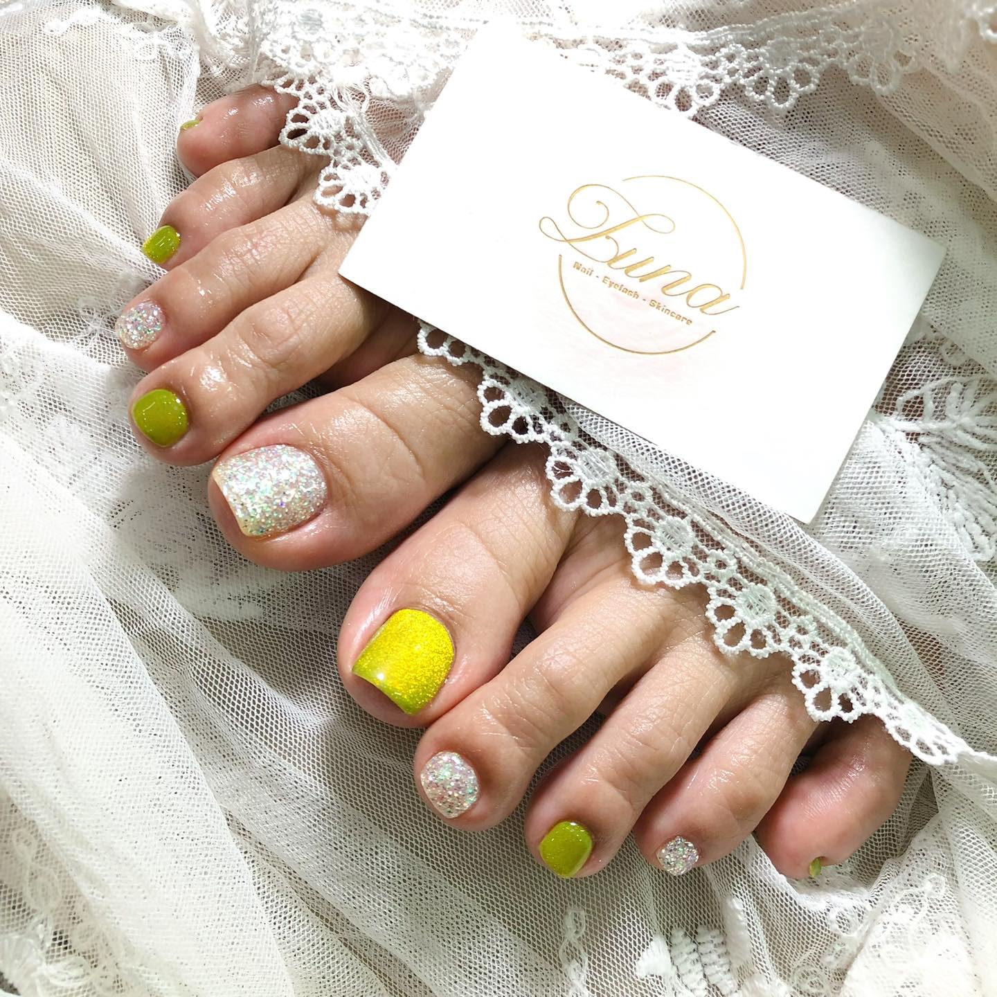 30 Yellow Pedicure Ideas to Brighten Up Your Look in 2024
