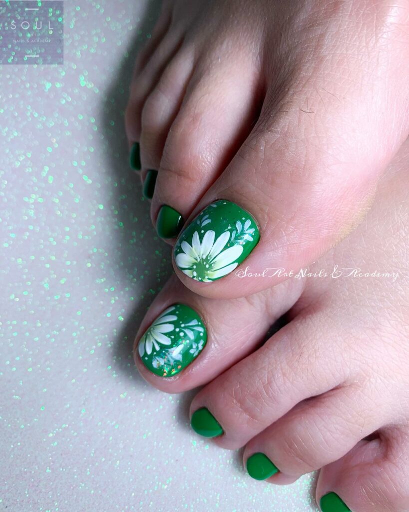 Dark Green Pedicure with Daisies