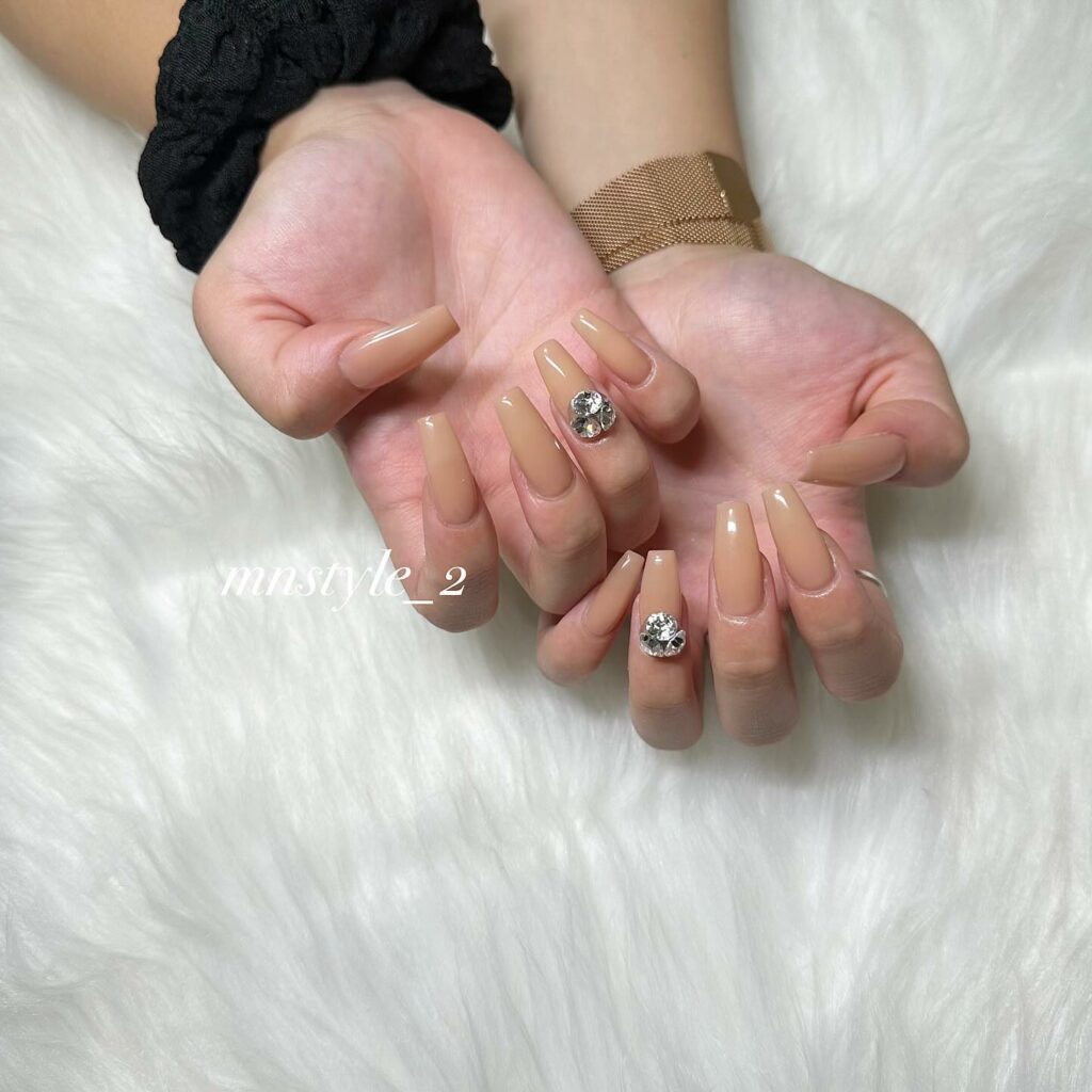 Pretty Gemstones with Neutral Beige Nails