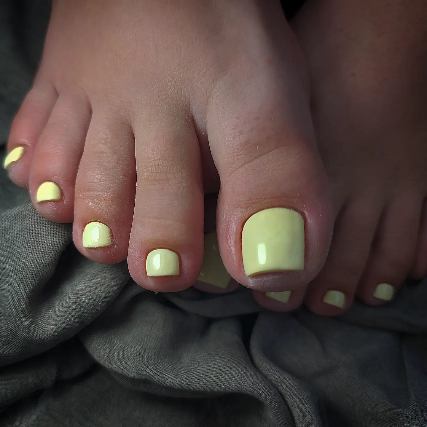 30 Yellow Pedicure Ideas to Brighten Up Your Look in 2024