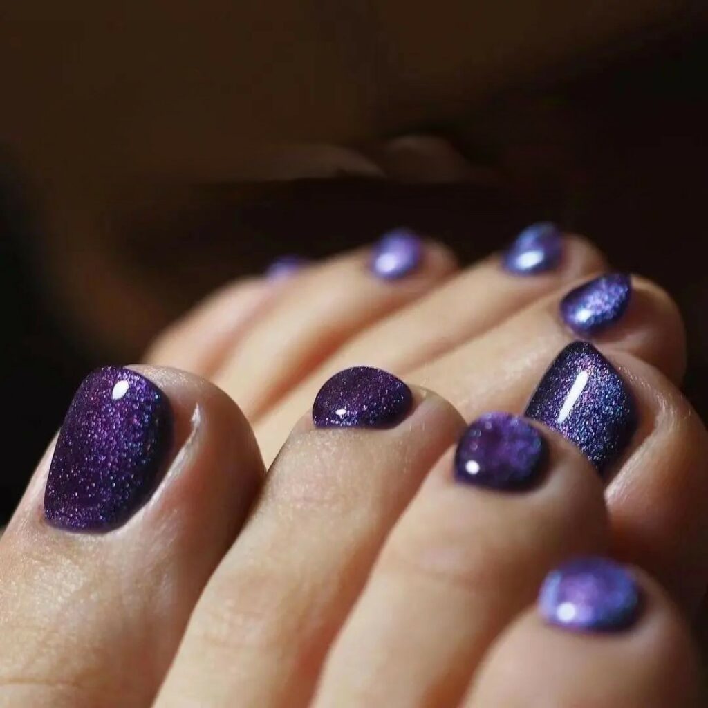 Magnetic Cat Eye Purple Pedicure