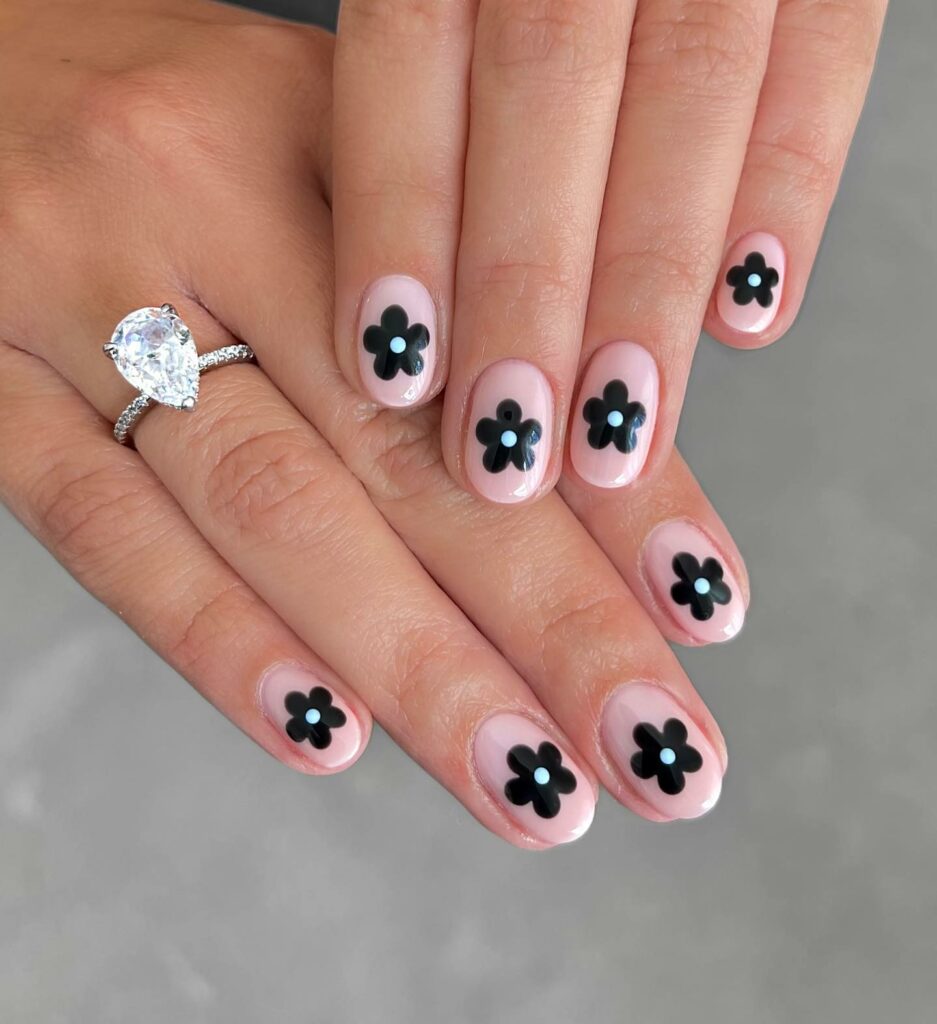 Black Floral Round Nails