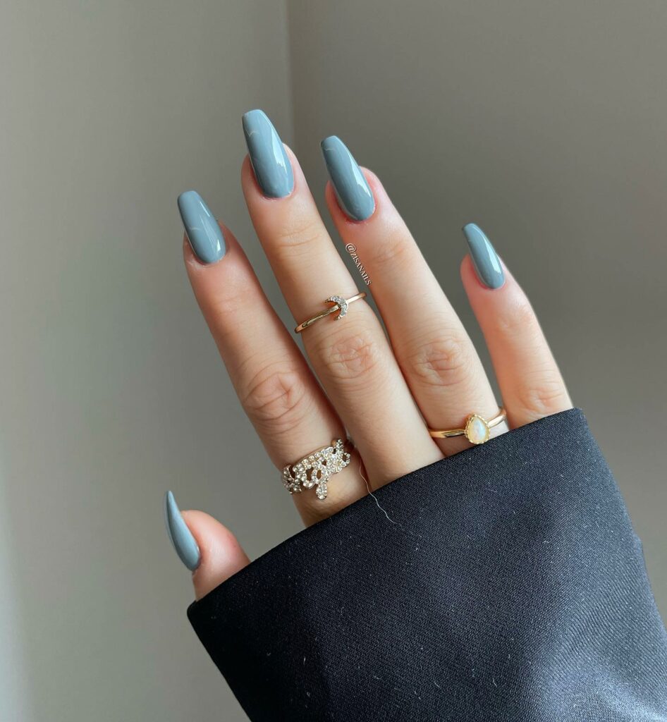 Chic Gray nails