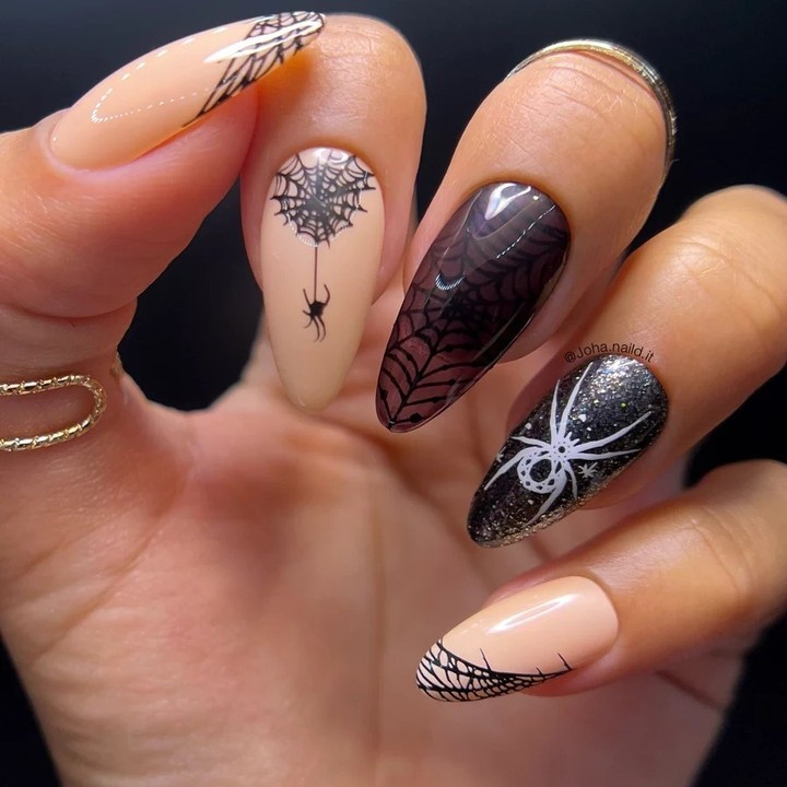 Dark spider web nails