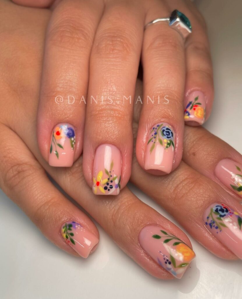 Geometric Daisy nails