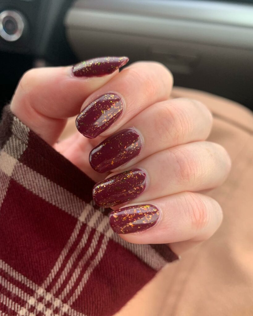 Glittery Gold Highlights on Maroon Nails