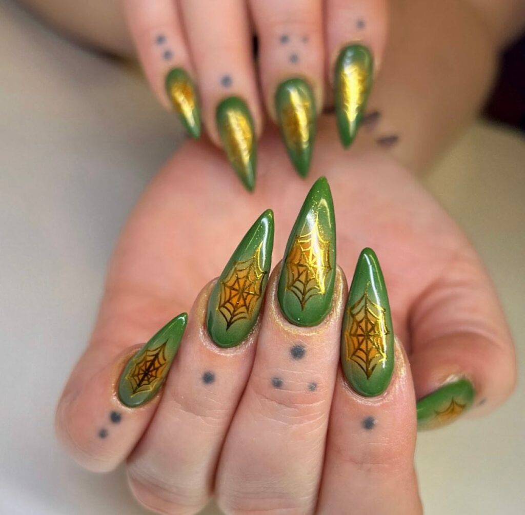 Green gold nails