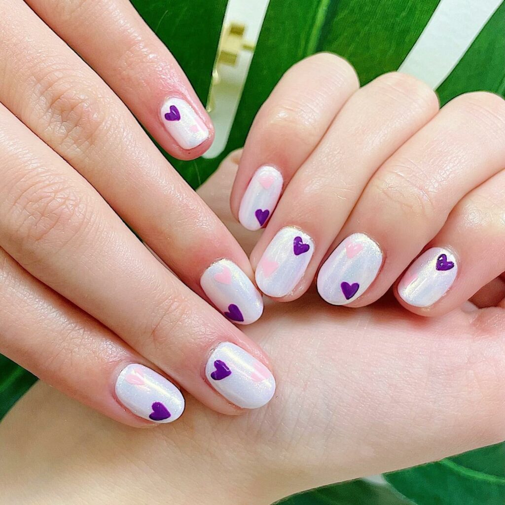 Hearts white short nails
