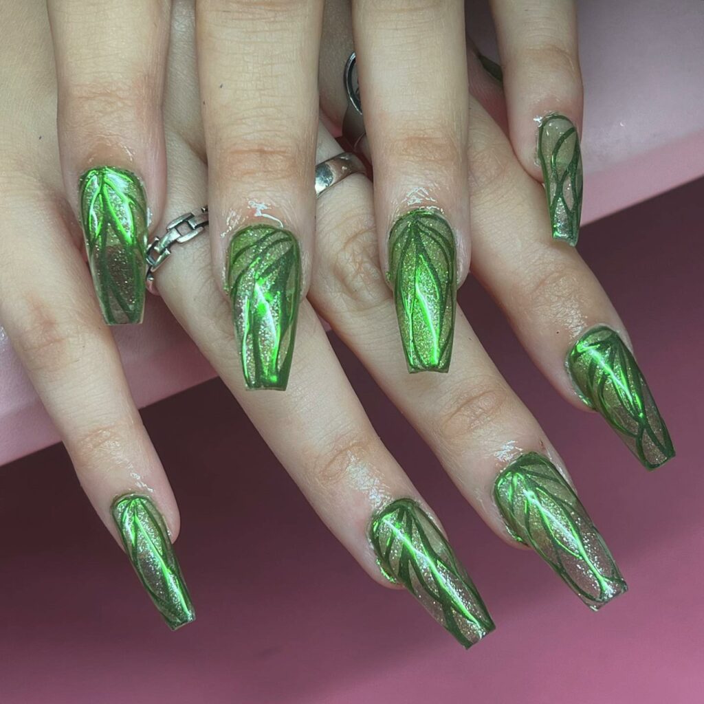 Leafy Glitter nails