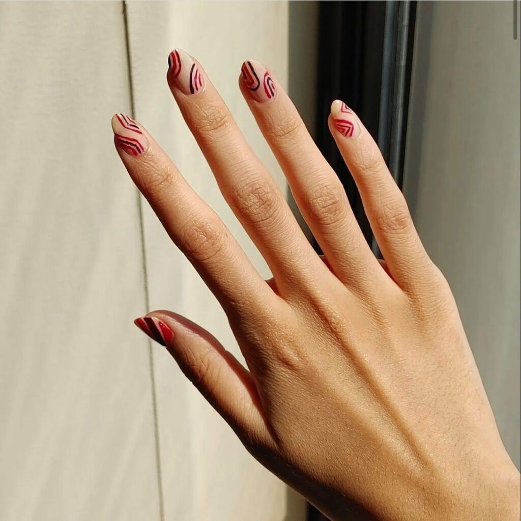 Metallic Stripes nails