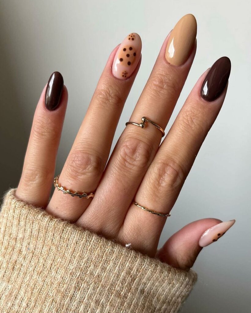 Mocha rose gold nails