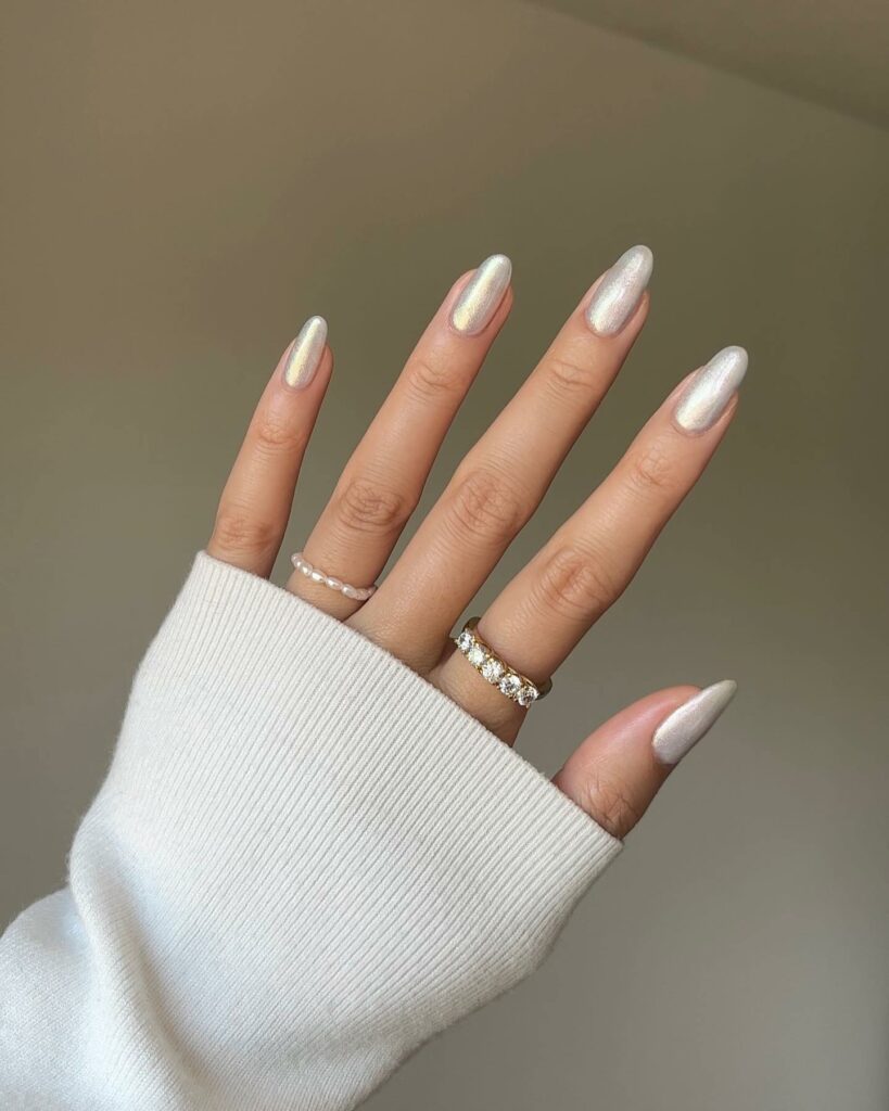 Pearly Elegance in White Preppy Nails
