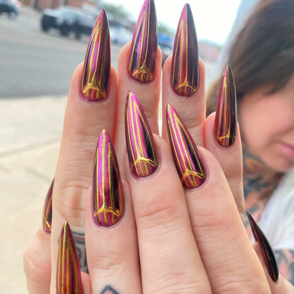 Stripes rose gold nails