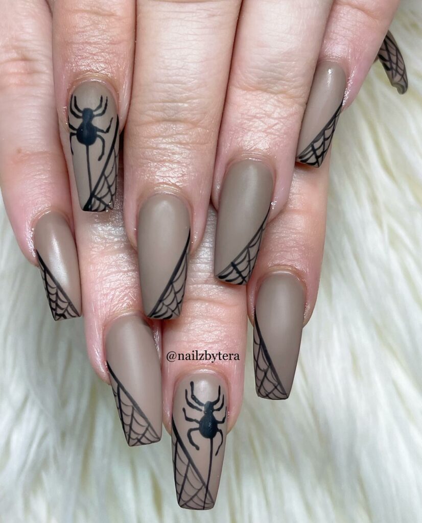 Velvet spider web nails