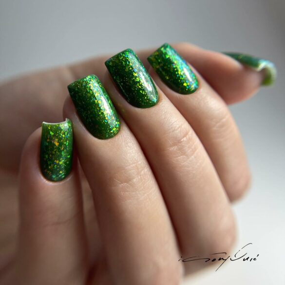 35 Latest St Patrick S Day Nail Designs To Try In 2024   St Patricks Day Green Glitter Nails 585x585 