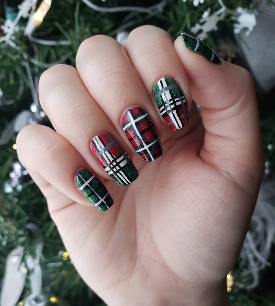 Red And Green Christmas Plaid Nails