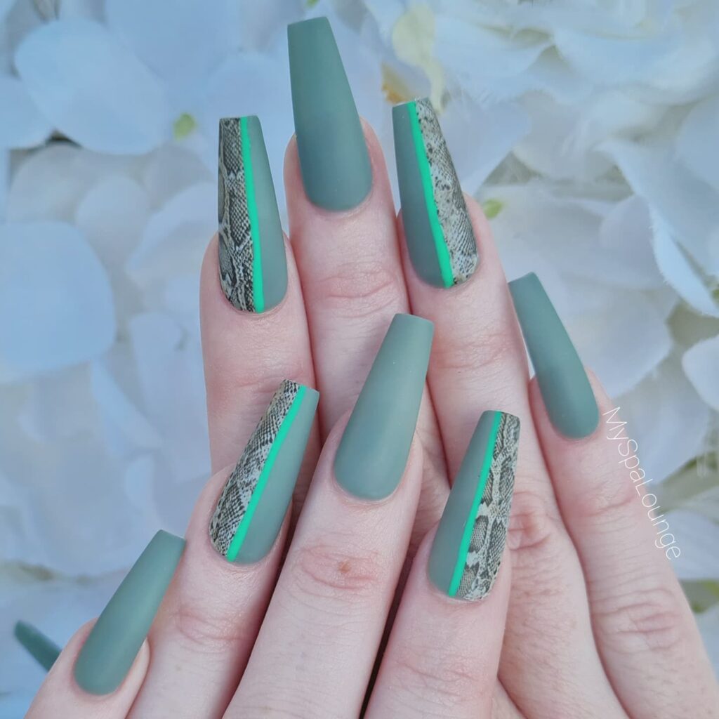 Snake Skin On Matte Green Coffin Nails