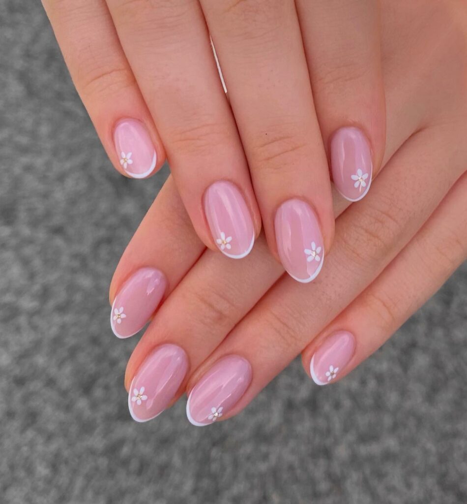 Thin French Tip Nails With Daises