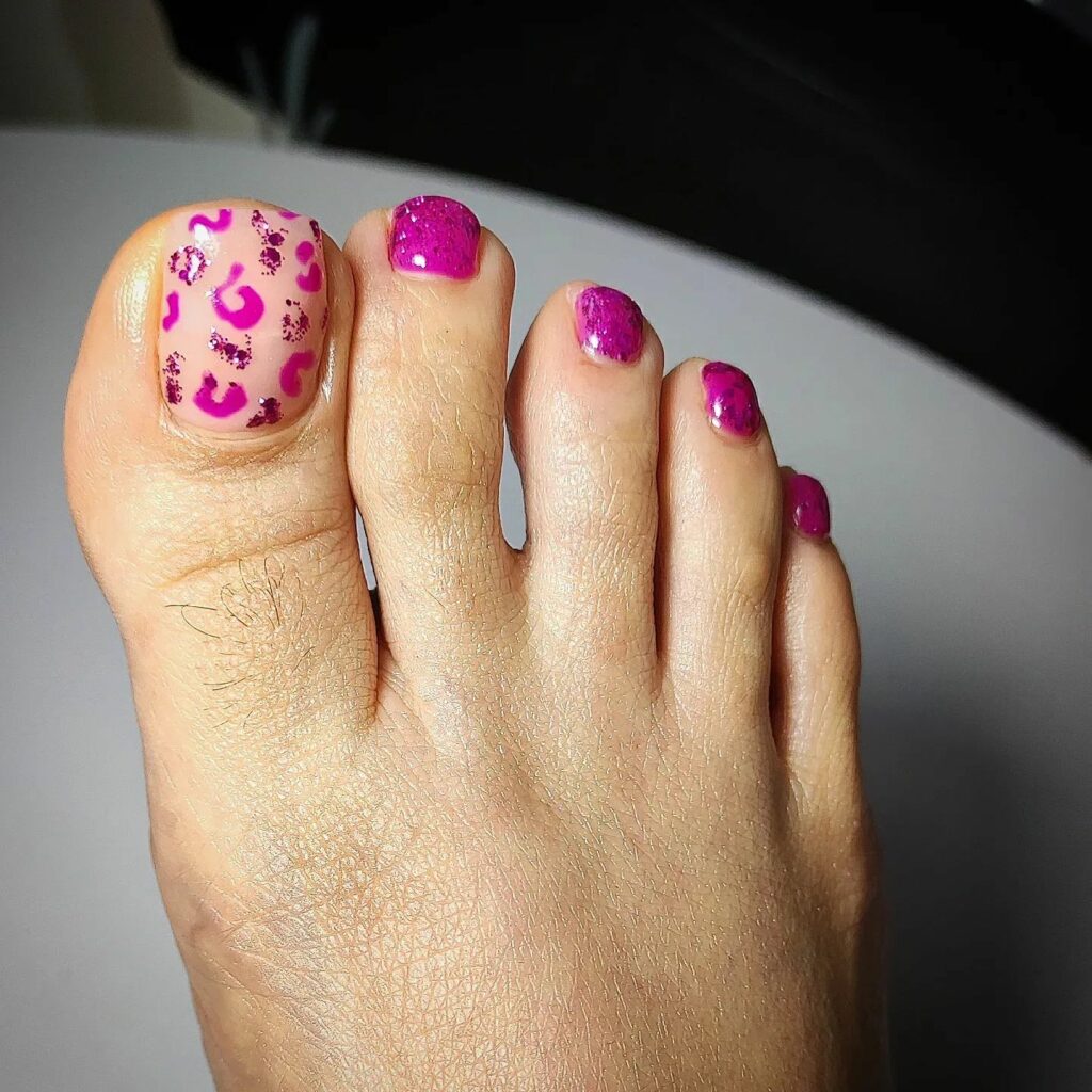 Hot Pink Accent Pedicure With Pink Glitter