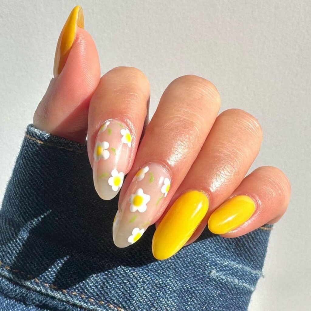 Sunshine Nails With Daisy Flowers