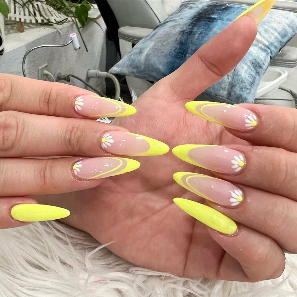 Long Sunshine Nails With Daisies