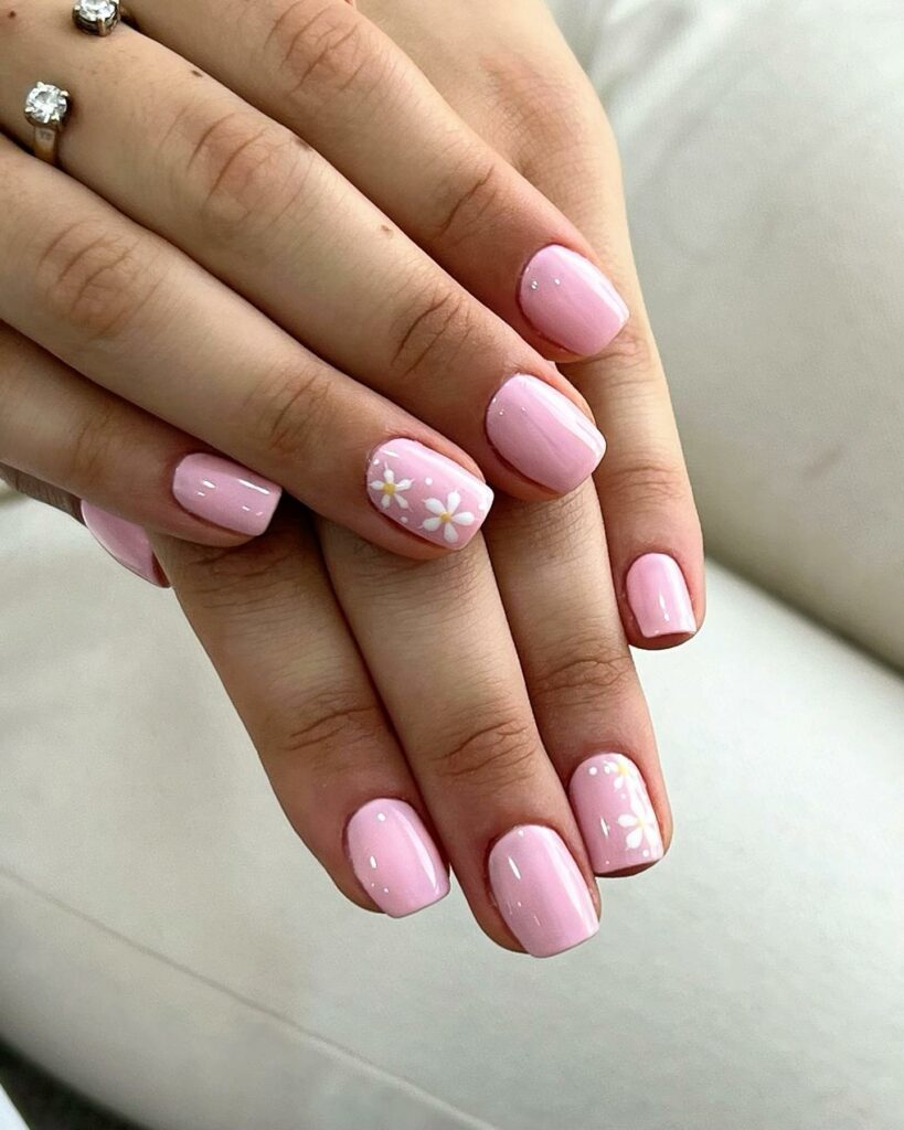 Light Pink Nails With White Daisy