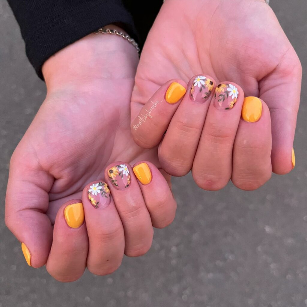 Sunshine Short Nails With Daisies And Sunflower Design