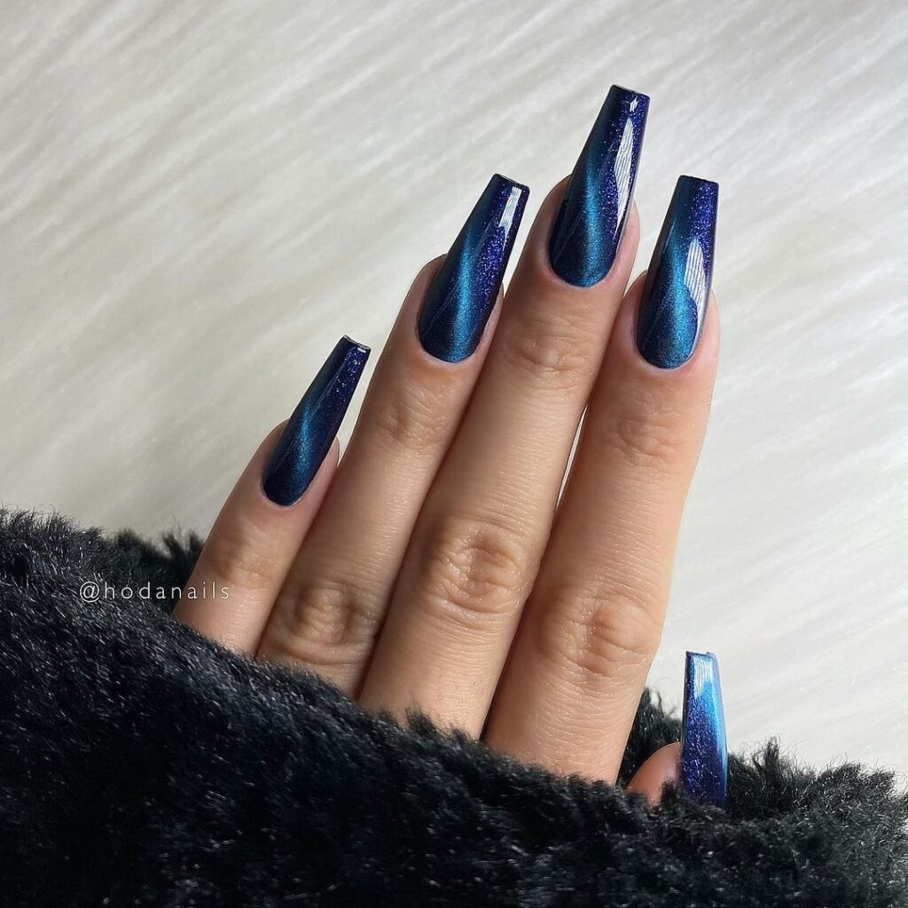 Cat Eye Effect on Sapphire Blue Coffin Nails