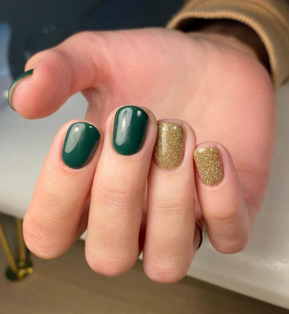 Sleek Emerald Green and Gold Nails