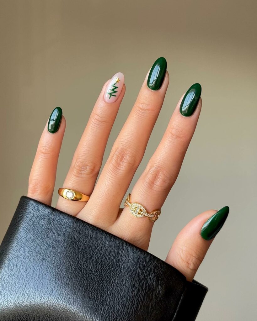 Christmas Tree and Green Short Christmas Nails