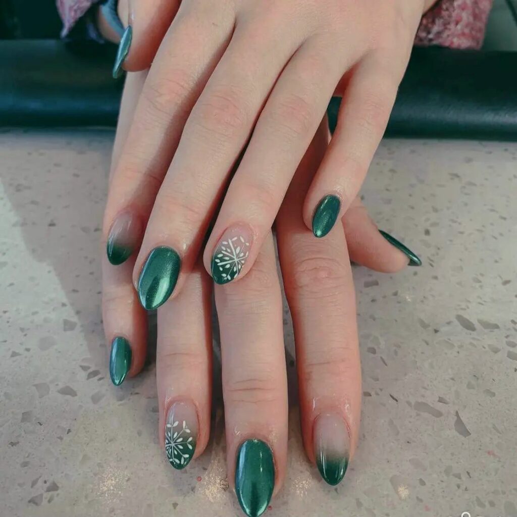 Shimmering Emerald Green Christmas Nails
