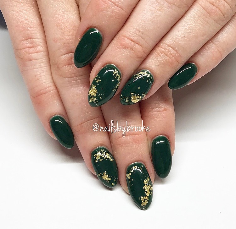 Round Emerald Green Nails with Gold Embellishments