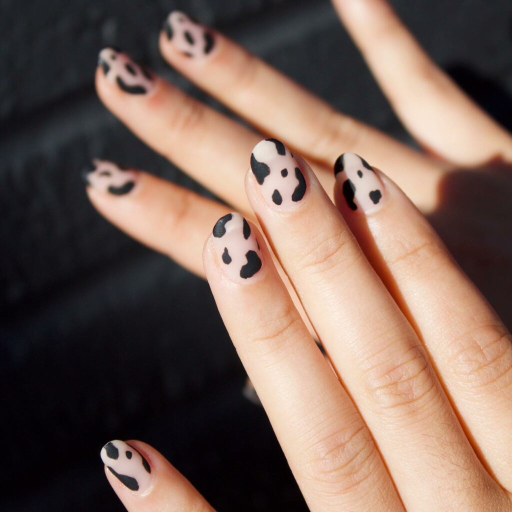 Elegant Short Cheetah Print Nails
