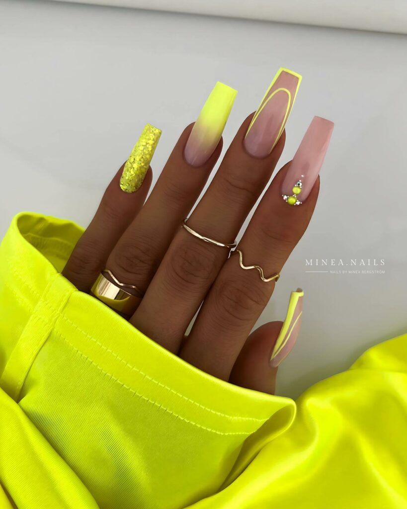 Sparkle of Glamour Yellow Nails