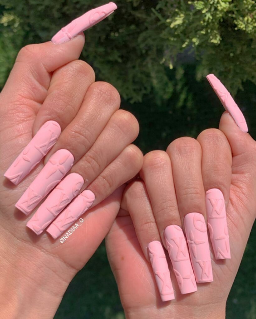 Sweater-Inspired Ombré Nails with Louis Vuitton Touch
