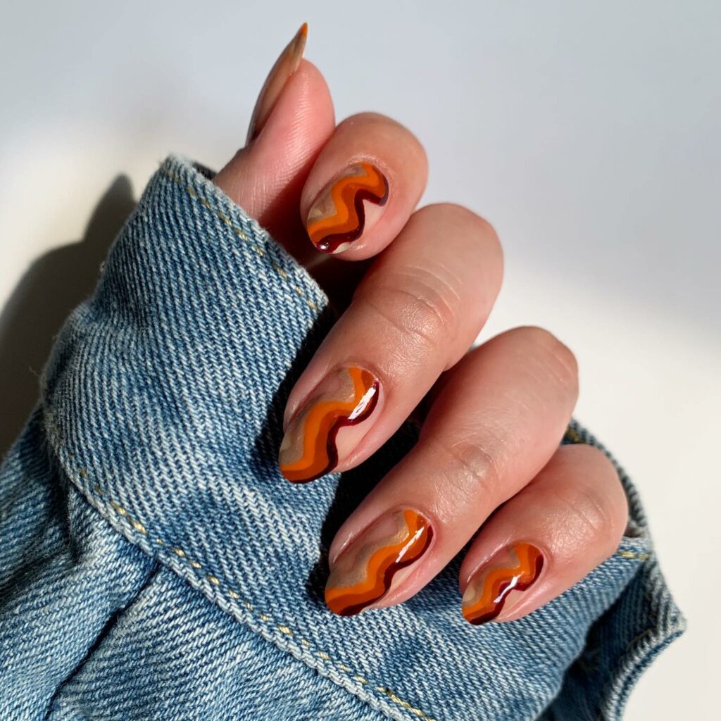 Fall-Inspired 70s Swirl Nails