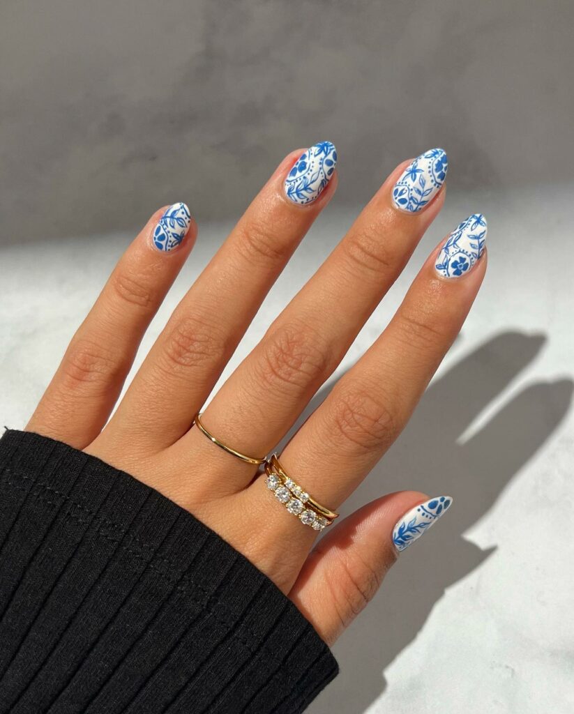 Blue And White Short Round Nails With Porcelain Design